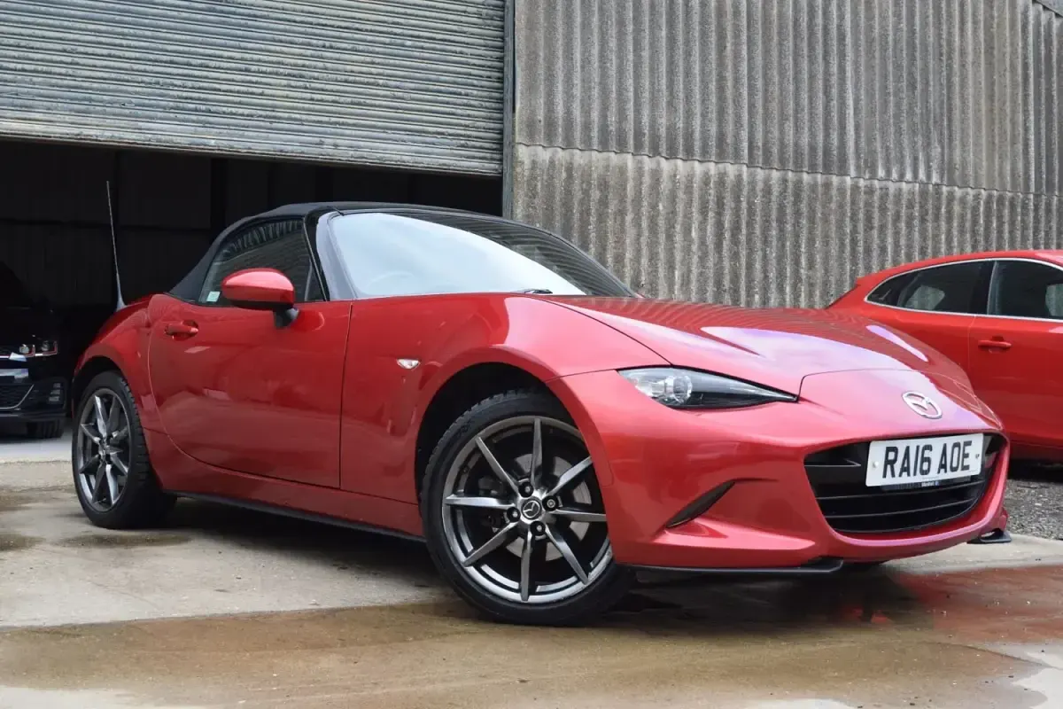 Usado Mazda MX5 Inclusive 160 CV (117 kW) 2016 Rojo Descapotable