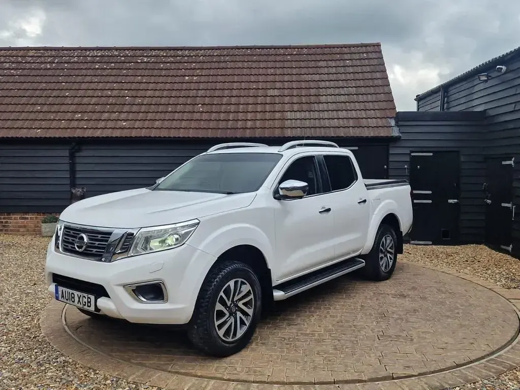 Used Nissan Navara Tekna 190 HP (139 kW) 2018 White Pickup