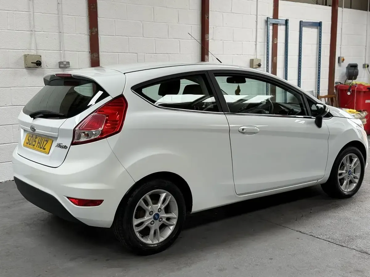 Used Ford Fiesta Zetec 2015 White Hatchback