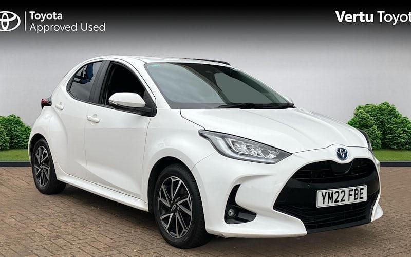 Used 2025 Toyota Yaris Hybrid Design Hatchback | £14,970 (Super price) - Image 1/4