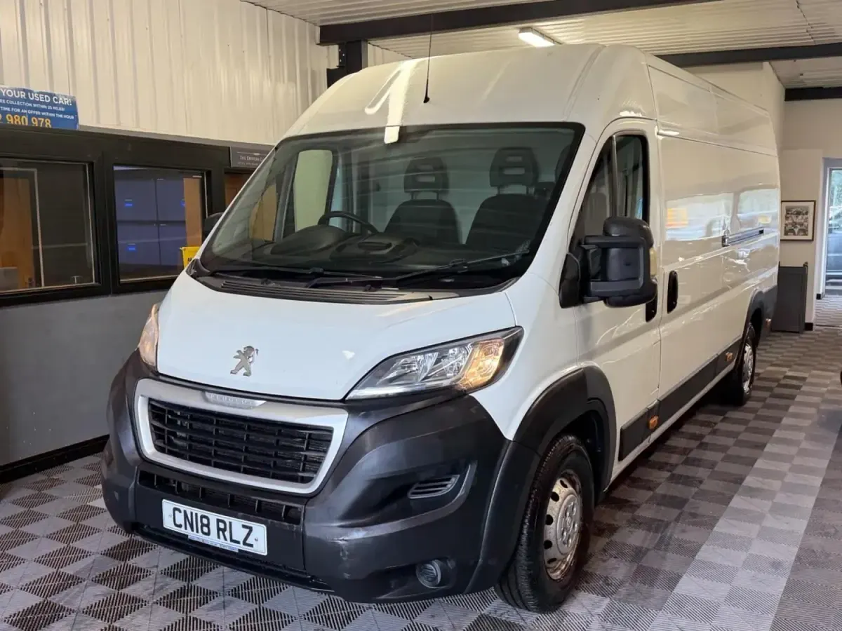 Used Peugeot Boxer 130 HP (95 kW) 2018 White Van