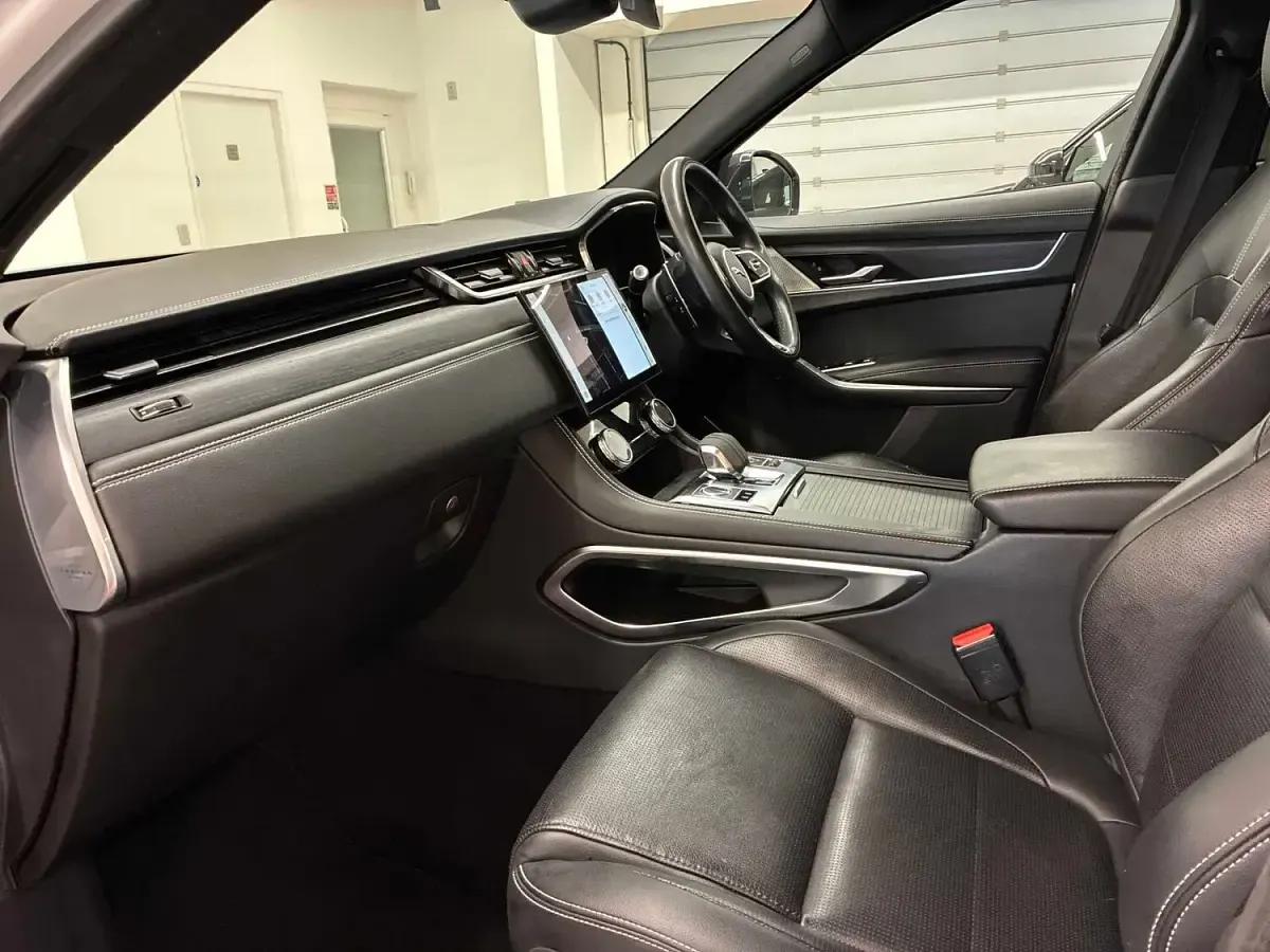 Used Jaguar F-Pace R-Dynamic 250 HP (183 kW) 2022 White SUV