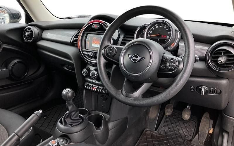 Used Mini Cooper Classic 136 HP (100 kW) 2020 White Hatchback