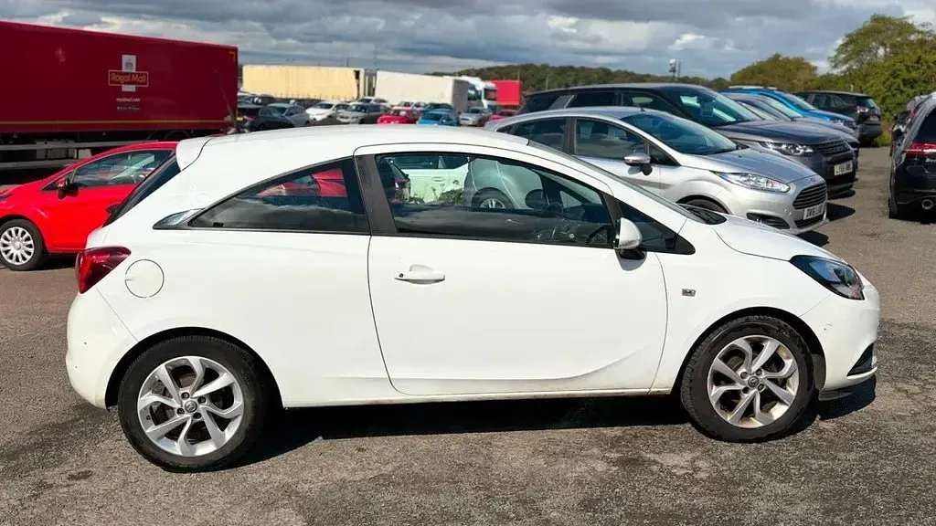 Used Vauxhall Corsa Excite 90 HP (66 kW) 2015 White Hatchback