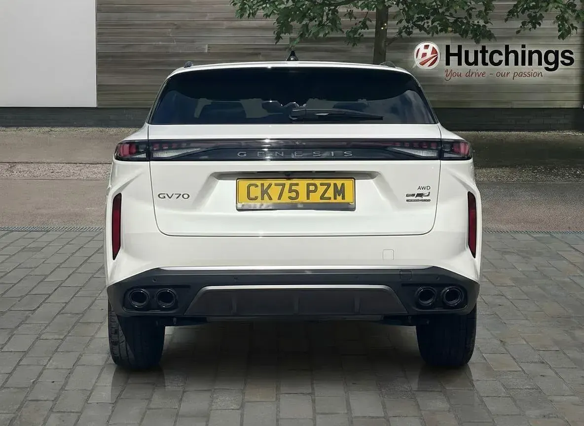 Used Omoda 9 537 HP (394 kW) 2025 White SUV