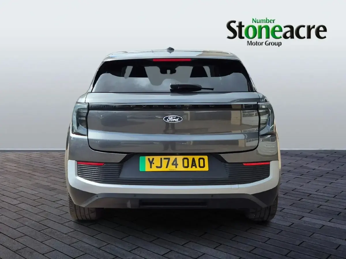 Usado Ford Explorer Select 210 kW (286 CV) 2024 Gris SUV