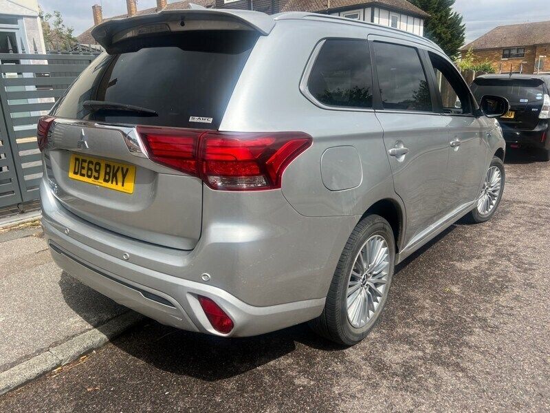 Silver Used 2019 Mitsubishi Outlander P-HEV Estate | £11,995 - Image 1/4