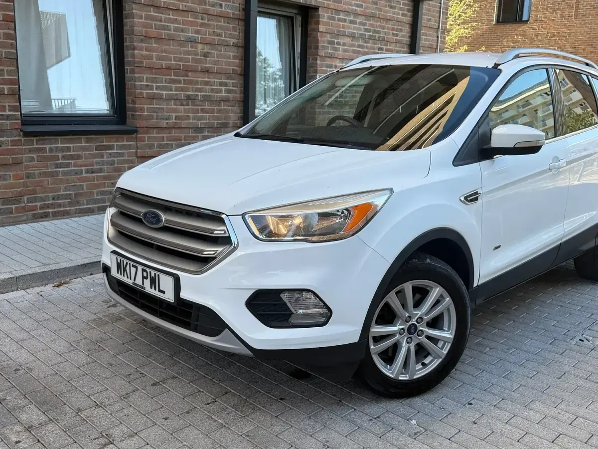 Used Ford Kuga Zetec 150 HP (110 kW) 2017 White SUV