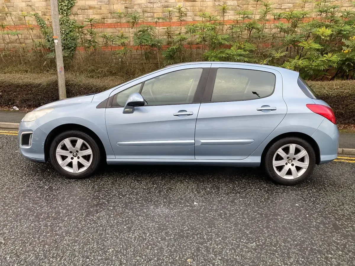 Used Peugeot 308 Active 92 HP (67 kW) 2012 Blue Hatchback