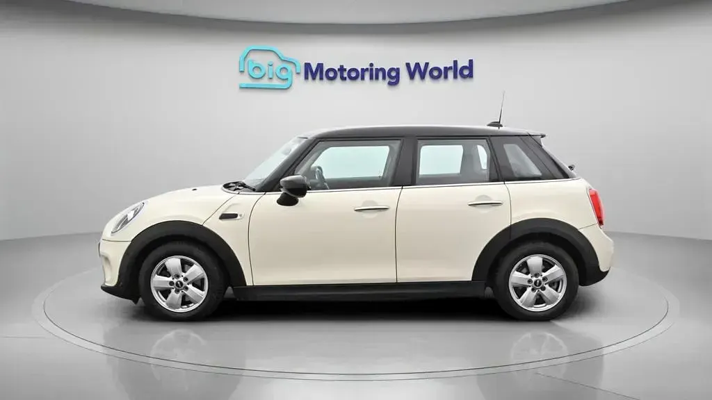 Used Mini Cooper Classic 136 HP (100 kW) 2020 White Hatchback