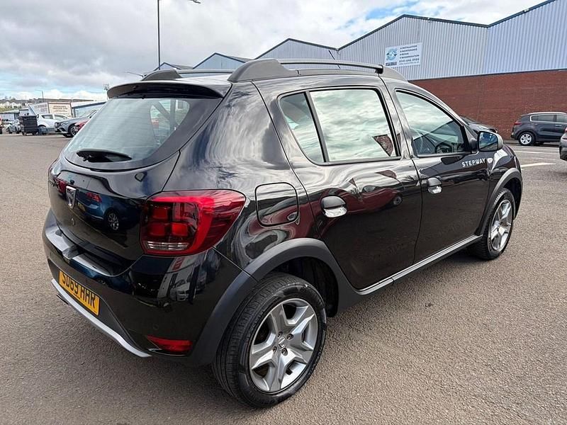 Begagnad Dacia Sandero Comfort 90 HK (66 kW) 2019 Svart Halvkombi