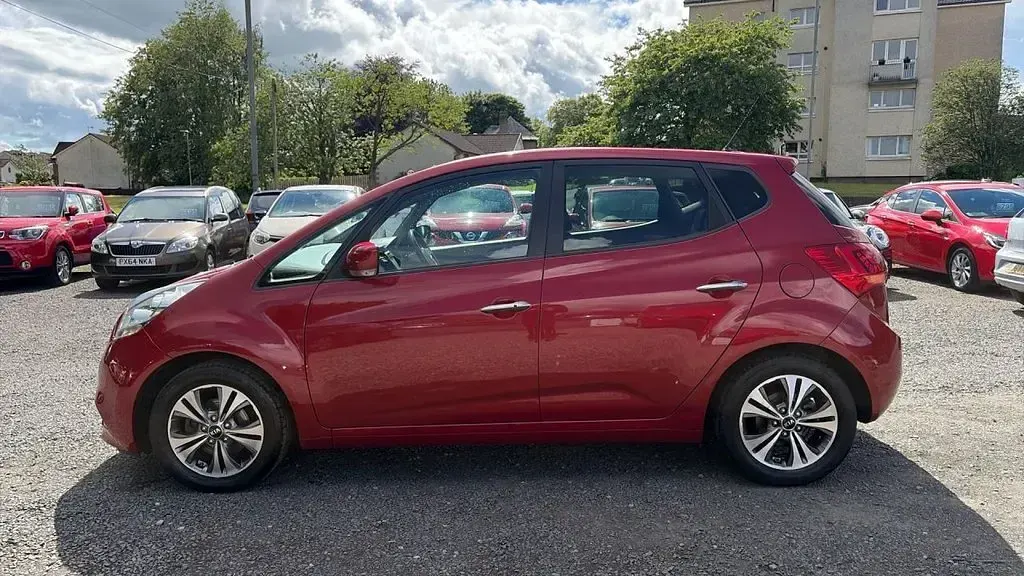 Used Kia Venga 123 HP (90 kW) 2016 Red Hatchback