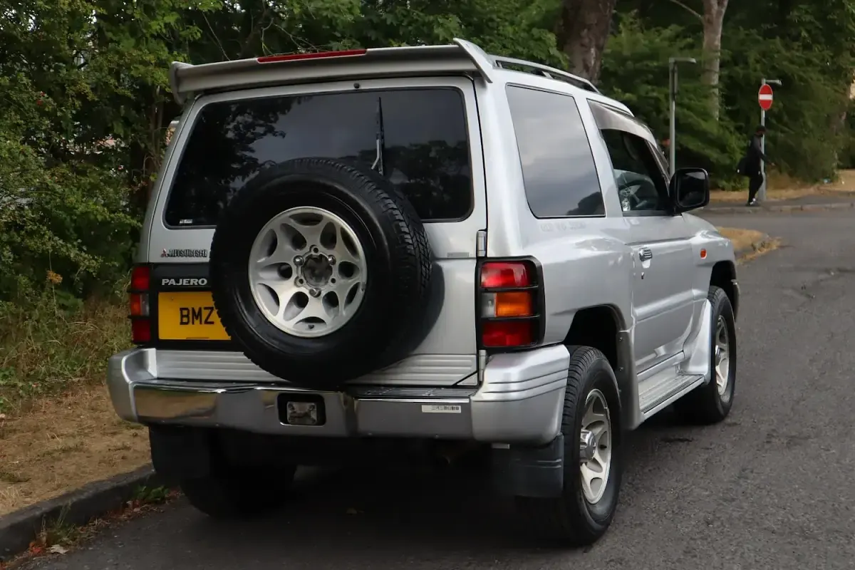 Used Mitsubishi Pajero 245 HP (180 kW) 1997 Silver SUV