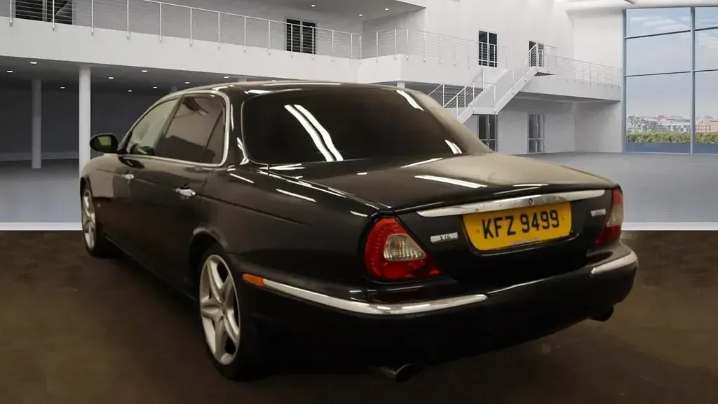 Used Jaguar XJ Executive 207 HP (152 kW) 2007 Black Sedan