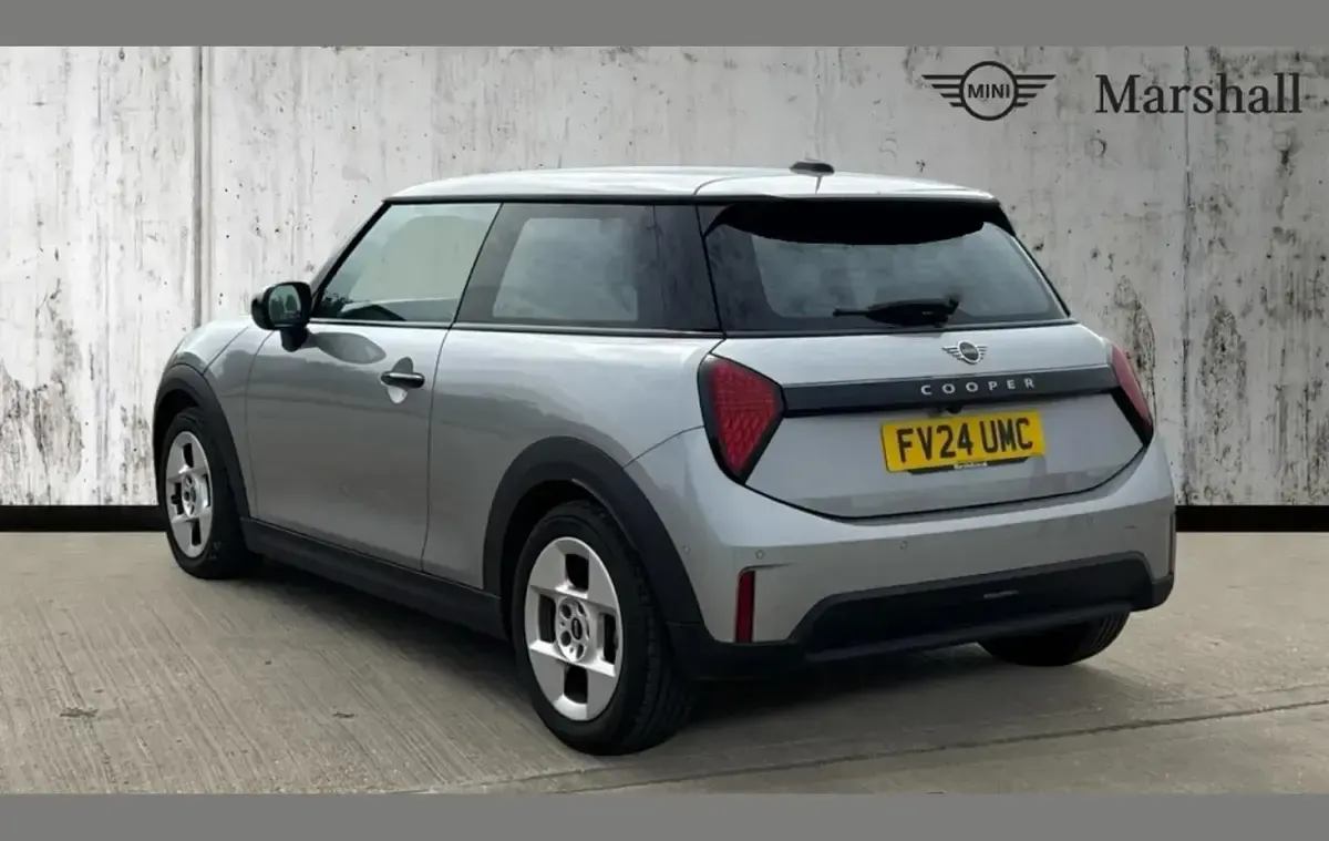 Used Mini Cooper Classic 154 HP (113 kW) 2024 Silver Hatchback