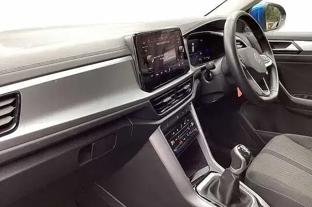 Usado VW T-Roc Life 150 HP (110 kW) 2024 Azul SUV