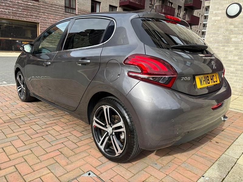 Used Peugeot 208 GT-line 2018 Grey Hatchback