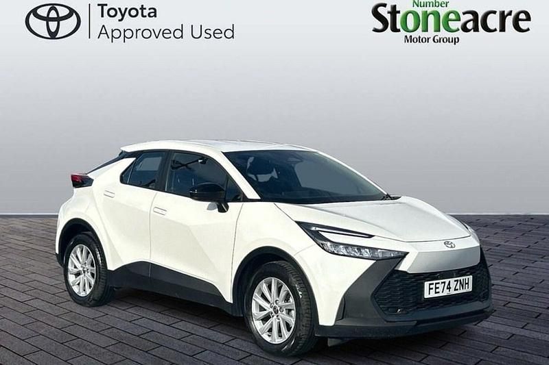 Used Toyota C-HR 140 HP (102 kW) 2024 White SUV
