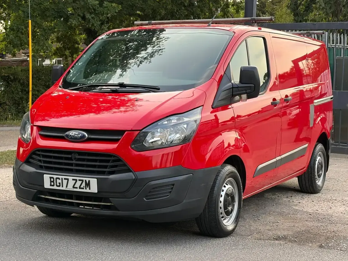 Used Ford Transit Custom 105 HP (77 kW) 2017 Red Van