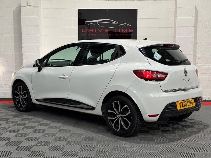 Used Renault Clio IV Play 2019 White Hatchback