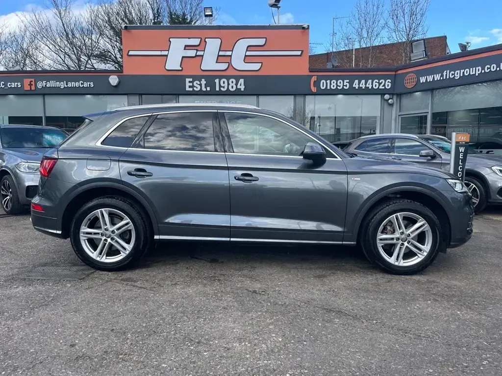 Używany Audi Q5 S-Line 190 KM (139 kW) 2019 Szary SUV