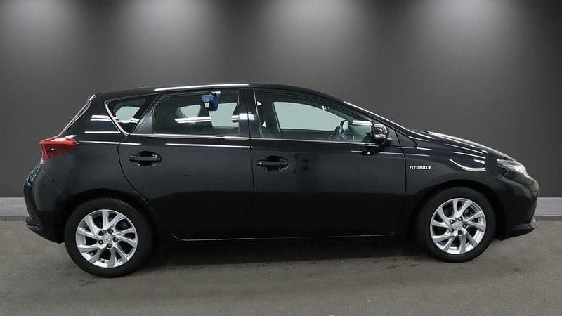 Used Toyota Auris Hybrid Business Edition 136 HP (100 kW) 2016 Black Hatchback