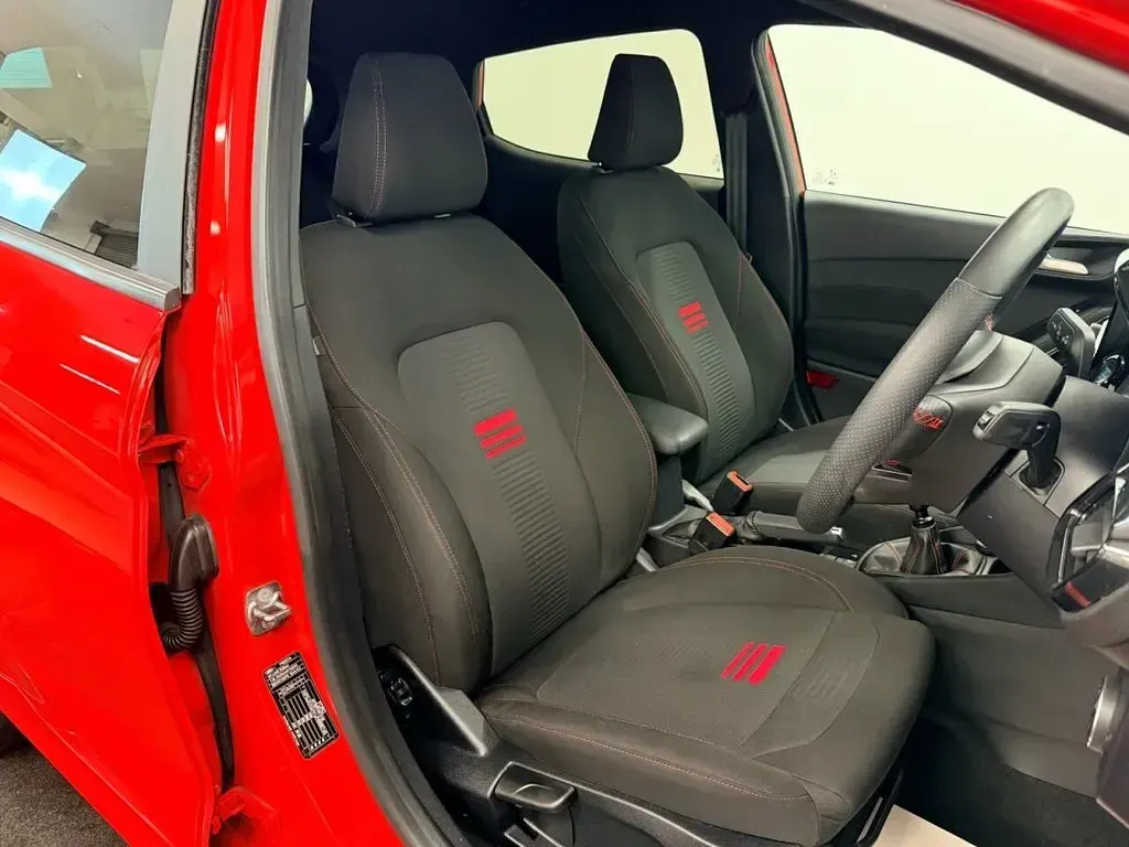 Usado Ford Fiesta ST-Line 125 HP (91 kW) 2023 Vermelho Citadino