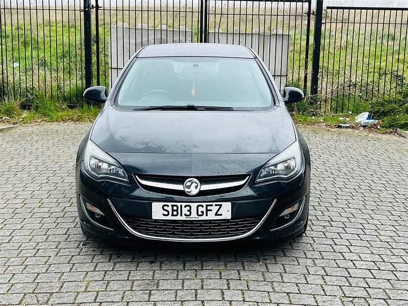 Second-hand Vauxhall Astra SRi 2013 Negru Hatchback