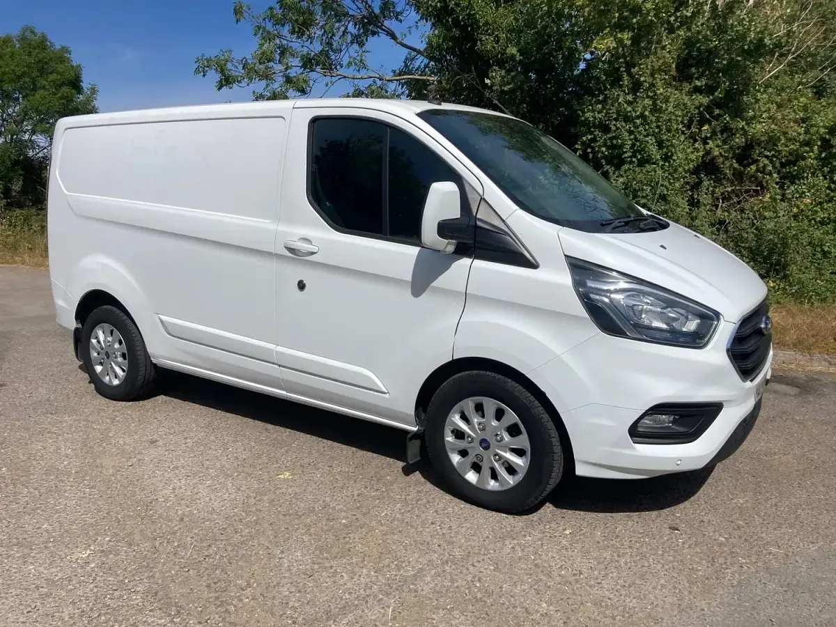 Used Ford Transit Custom Limited 130 HP (95 kW) 2019 White Van