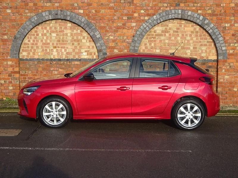 Używany Vauxhall Corsa Design Edition 100 KM (73 kW) 2023 Czerwony Hatchback