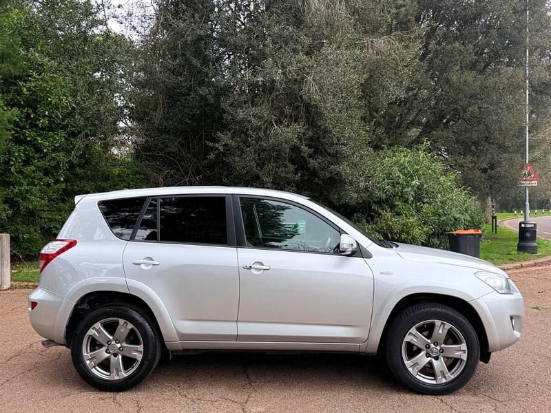 Usado Toyota RAV4 SR 150 HP (110 kW) 2009 Prateado SUV