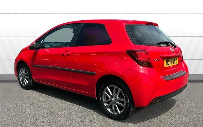 Used Toyota Yaris 99 HP (72 kW) 2016 Hatchback