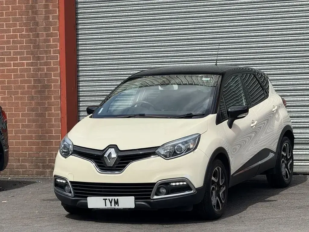 Used Renault Captur Dynamique 90 HP (66 kW) 2014 White SUV