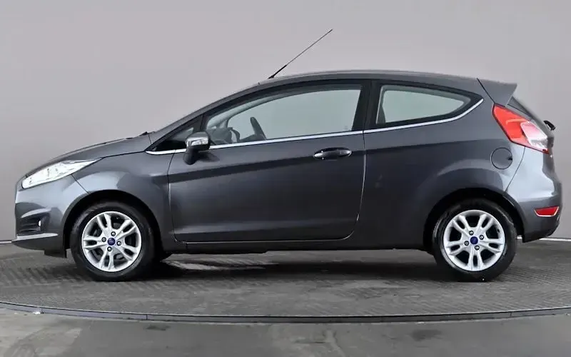 Used Ford Fiesta Zetec 101 HP (74 kW) 2016 Grey Hatchback