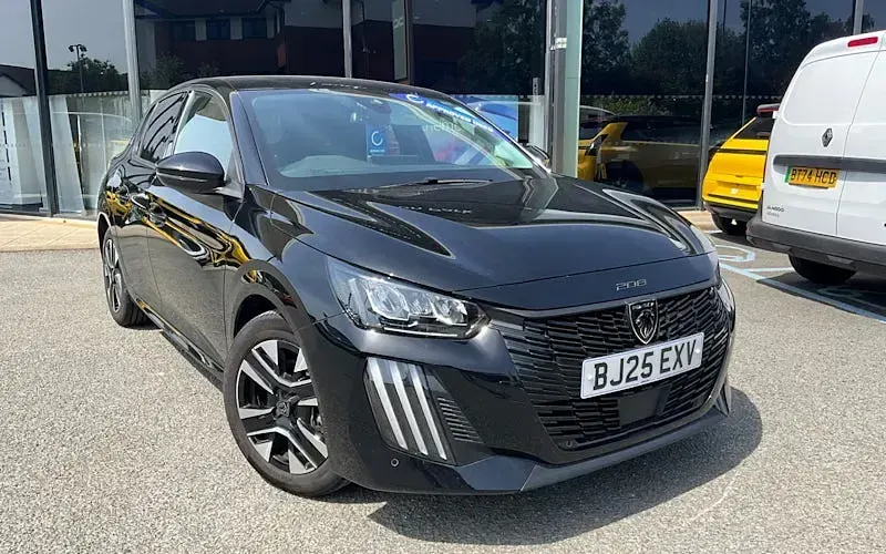 Used Peugeot 208 Allure 101 HP (74 kW) 2025 Hatchback