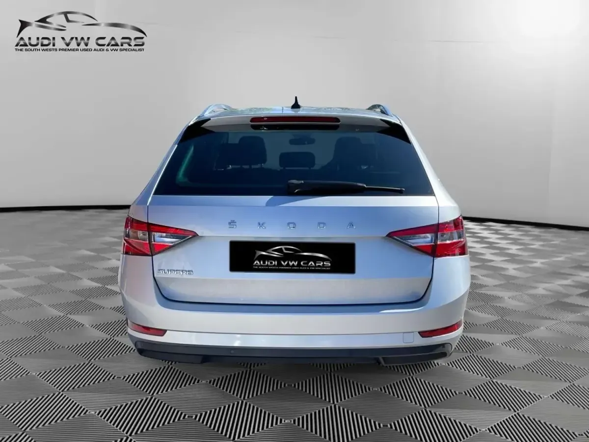 Gebraucht Skoda Superb SE Technology 150 PS (110 kW) 2021 Silber Kombi