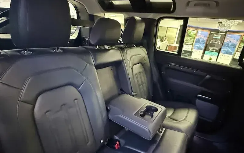 Used Land Rover Defender S 250 HP (183 kW) 2022 Black SUV
