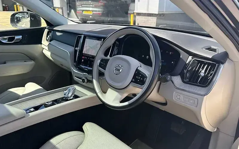 Used Volvo XC60 Inscription 340 HP (250 kW) 2021 SUV