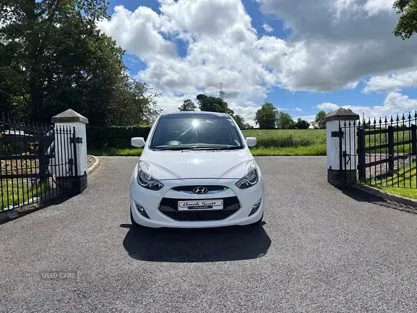 Used Hyundai ix20 Style 90 HP (66 kW) 2013 White Hatchback