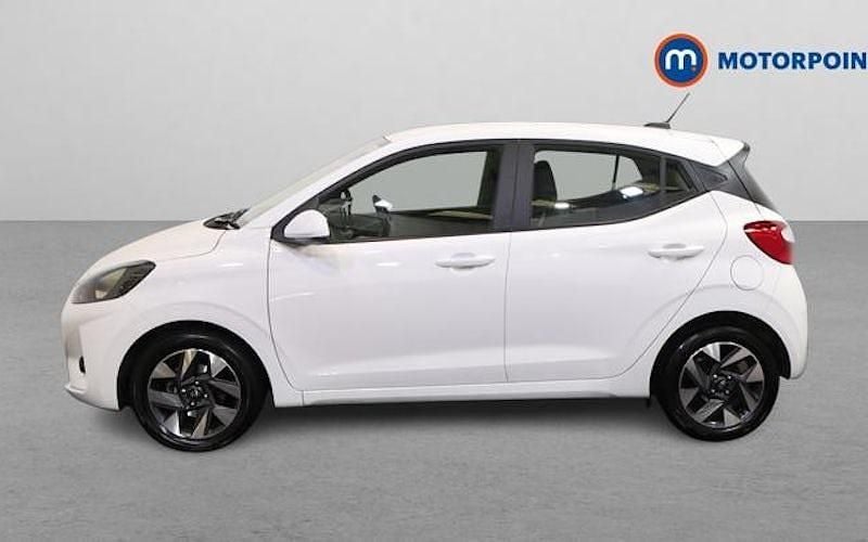 Used Hyundai i10 Advanced 63 HP (46 kW) 2025 White Hatchback