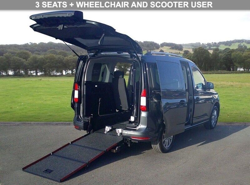 Grey New 2024 Ford Tourneo Connect Titanium MPV | £19,999 (Super price) - Image 1/4