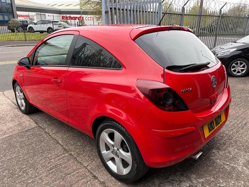 Used Vauxhall Corsa 85 HP (62 kW) 2011 Red Hatchback