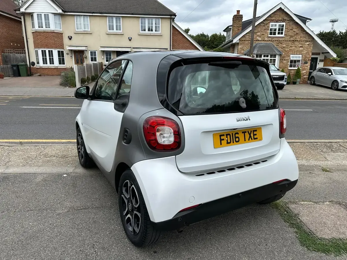 Used Smart ForTwo Coupé Premium 71 HP (52 kW) 2016 White Coupe