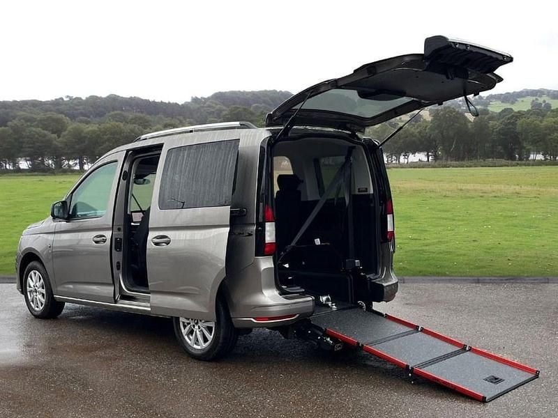 Used Ford Tourneo Connect Titanium 122 HP (89 kW) 2024 Silver MPV