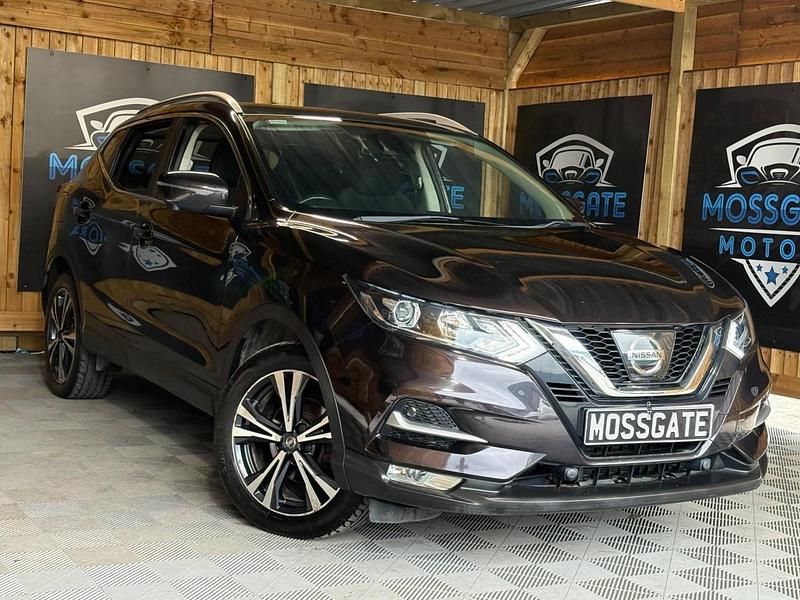 Black Used 2017 Nissan Qashqai N-Connecta SUV | £7,495 (Fair price) - Image 1/4