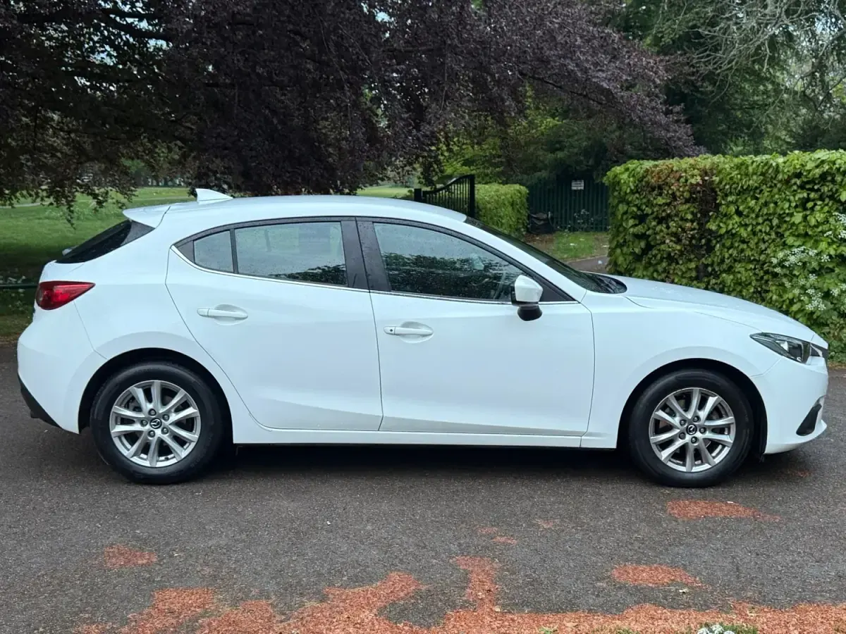 Begagnad Mazda 3 165 HK (121 kW) 2015 Vit Halvkombi