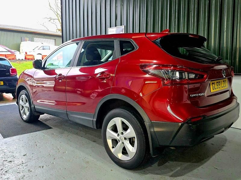 Used Nissan Qashqai Acenta Premium 160 HP (117 kW) 2019 Red SUV