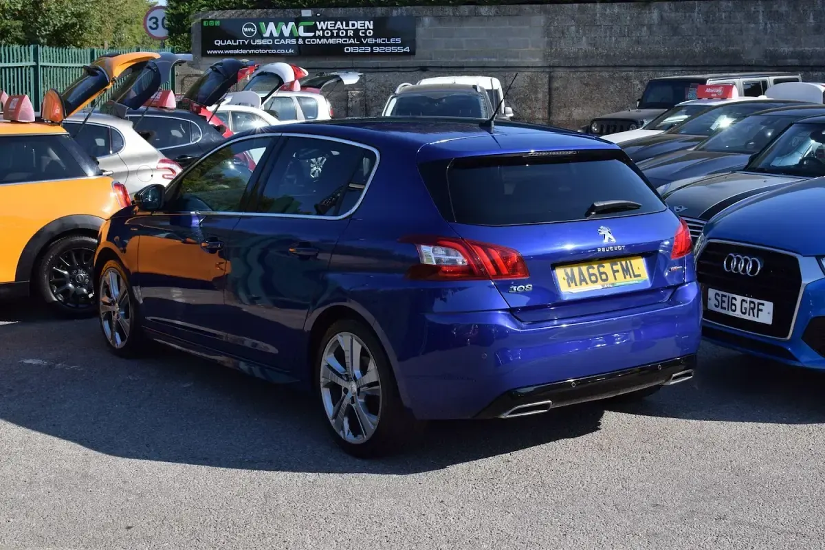 Used Peugeot 308 GT-line 130 HP (95 kW) 2016 Blue Hatchback