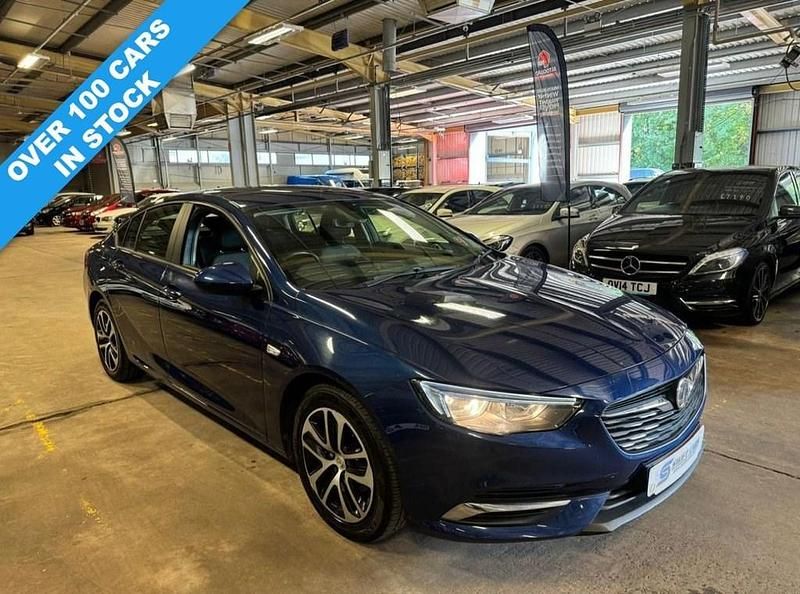 Used Vauxhall Insignia Design Edition 110 HP (80 kW) 2019 Blue Hatchback
