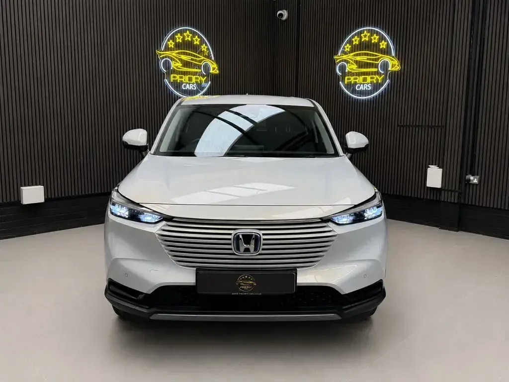 Used Honda HR-V Elegance 131 HP (96 kW) 2023 White SUV